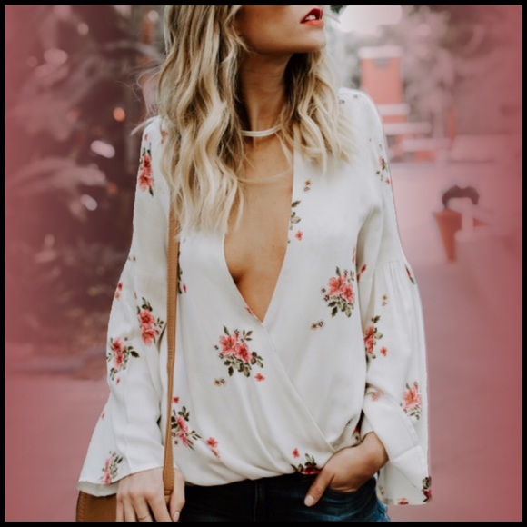 Tops - Floral Flare Sleeve Top